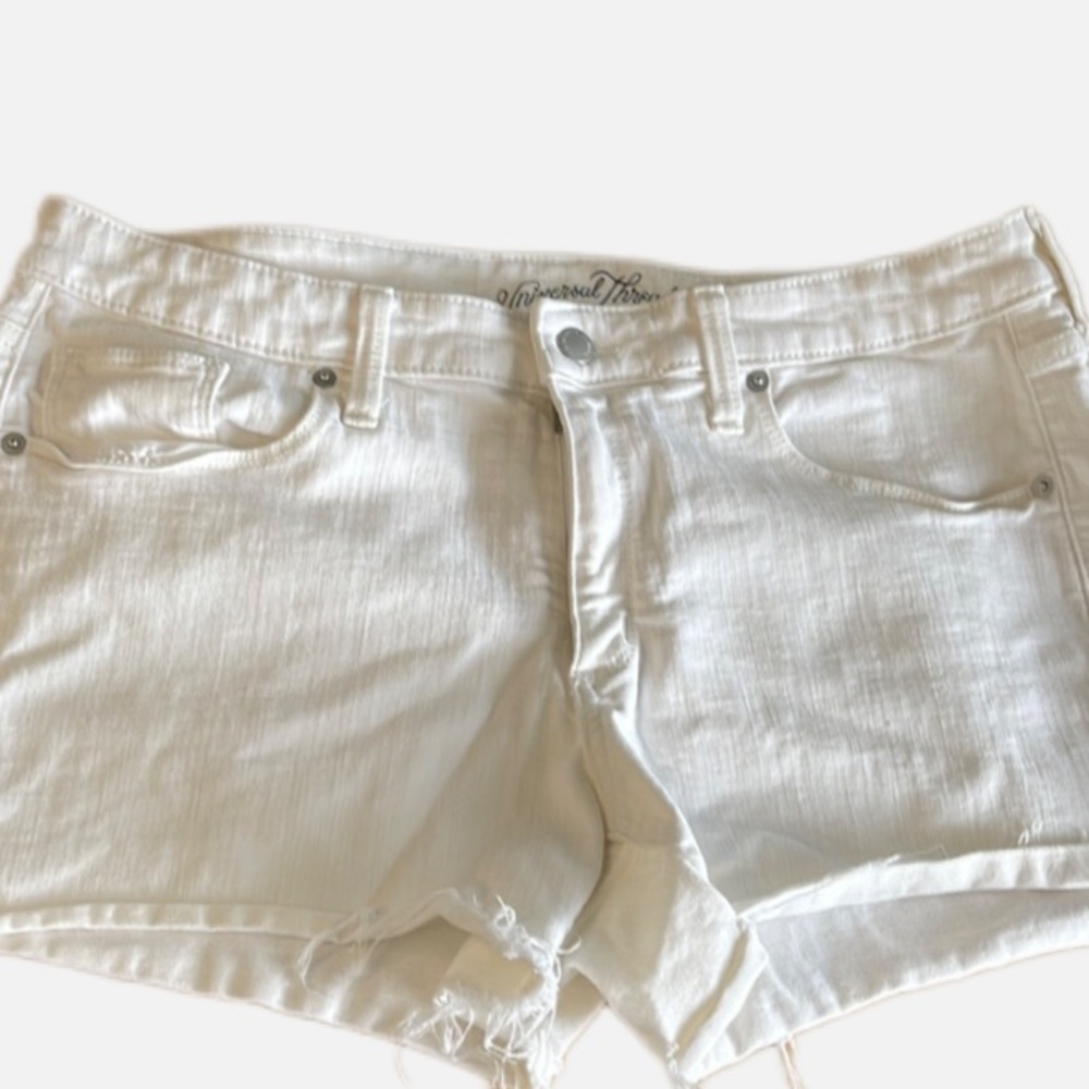 Universal Thread off white jean shorts 14